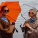 Hollands Weer is Onvoorspelbaar: Deze Stijlvolle Items Moeten in je Tas Zitten